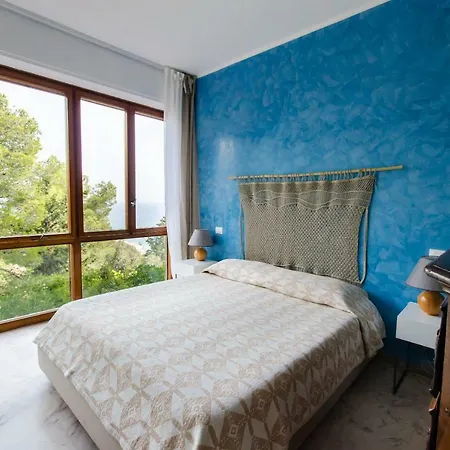 Luxury With Bay View Апартаменты *