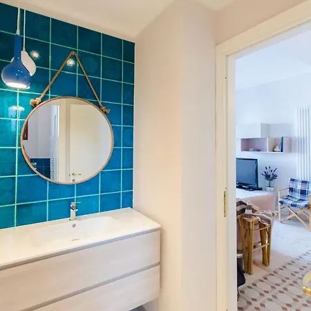 Luxury With Bay View Апартаменты *